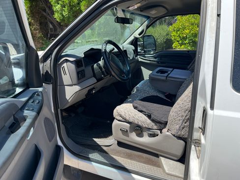 Used 2001 Ford F250 2WD SuperCab Super Duty image 4