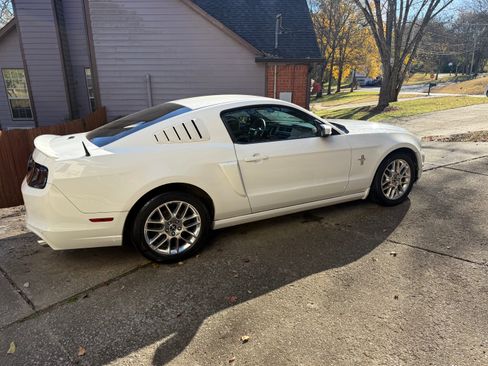Used 2013 Ford Mustang Premium image 8