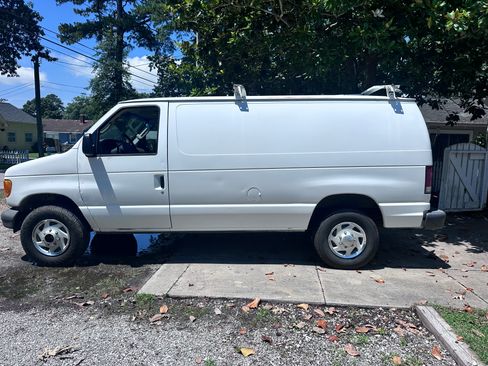 Used 2007 Ford E-350 and Econoline 350 Super Duty image 1