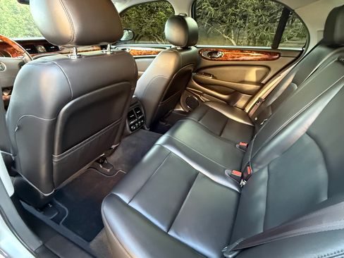 Used 2004 Jaguar XJ8 image 21