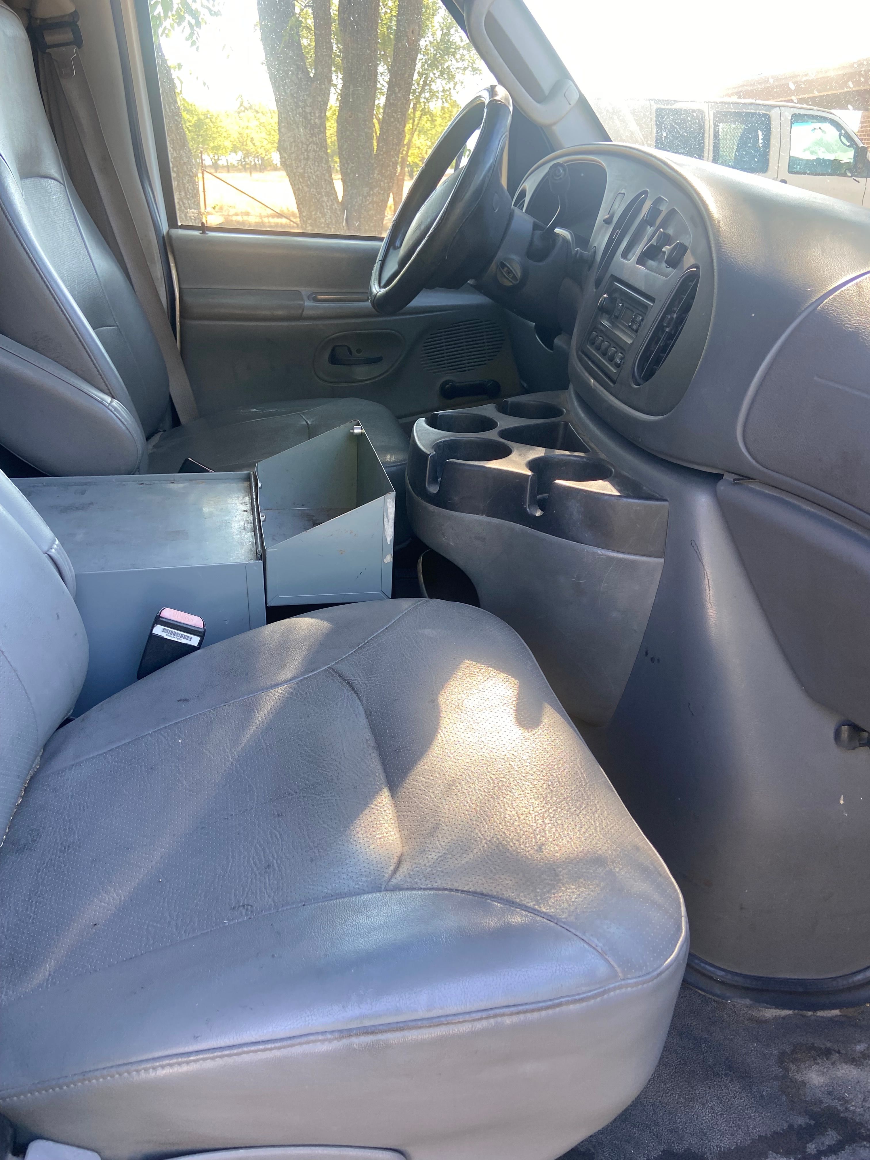 Used 2006 Ford E-250 and Econoline 250 RWD image 10