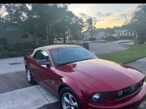 Used 2007 Ford Mustang Premium image 2