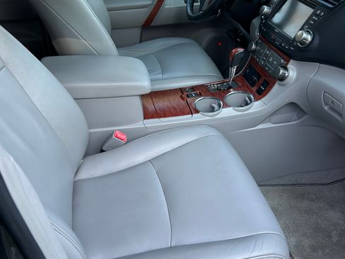 Used 2010 Toyota Highlander Limited image 6