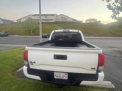 Used 2022 Toyota Tacoma TRD Off-Road image 5