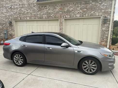 Used 2016 Kia Optima EX w/ Premium Package FWD image 5