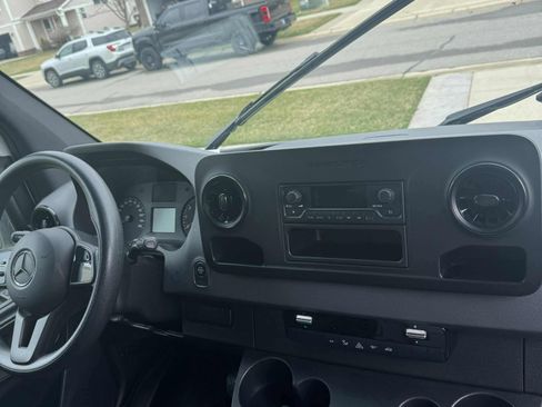 Used 2021 Mercedes-Benz Sprinter 2500 image 9