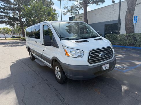Used 2018 Ford Transit 350 XLT image 2