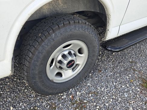 Used 2017 GMC Savana 2500 image 4