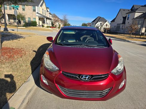 Used 2013 Hyundai Elantra Limited w/ Technology Pkg image 2