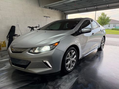 Used 2017 Chevrolet Volt Premier w/ Driver Confidence II Package FWD image 15