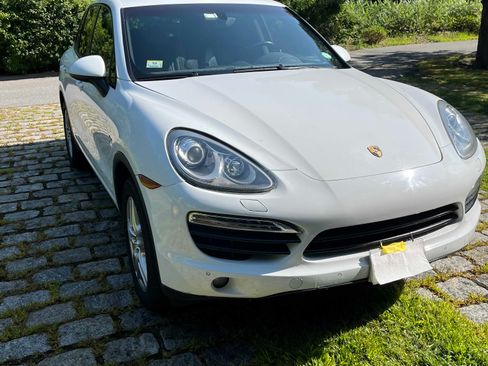 Used 2013 Porsche Cayenne Diesel image 2