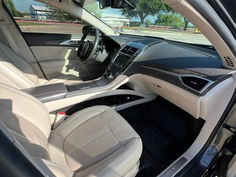 Used 2020 Lincoln MKZ Reserve w/ Elements Package AWD/4WD image 6