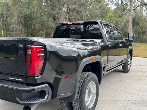 Used 2024 GMC Sierra 3500 Denali Ultimate image 8