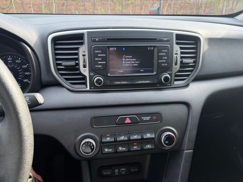 Used 2019 Kia Sportage LX FWD image 17
