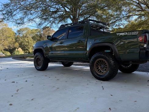 Used 2021 Toyota Tacoma TRD Off-Road AWD/4WD image 5
