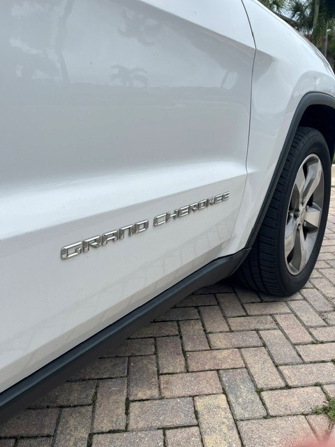 Used 2016 Jeep Grand Cherokee Limited AWD/4WD image 9