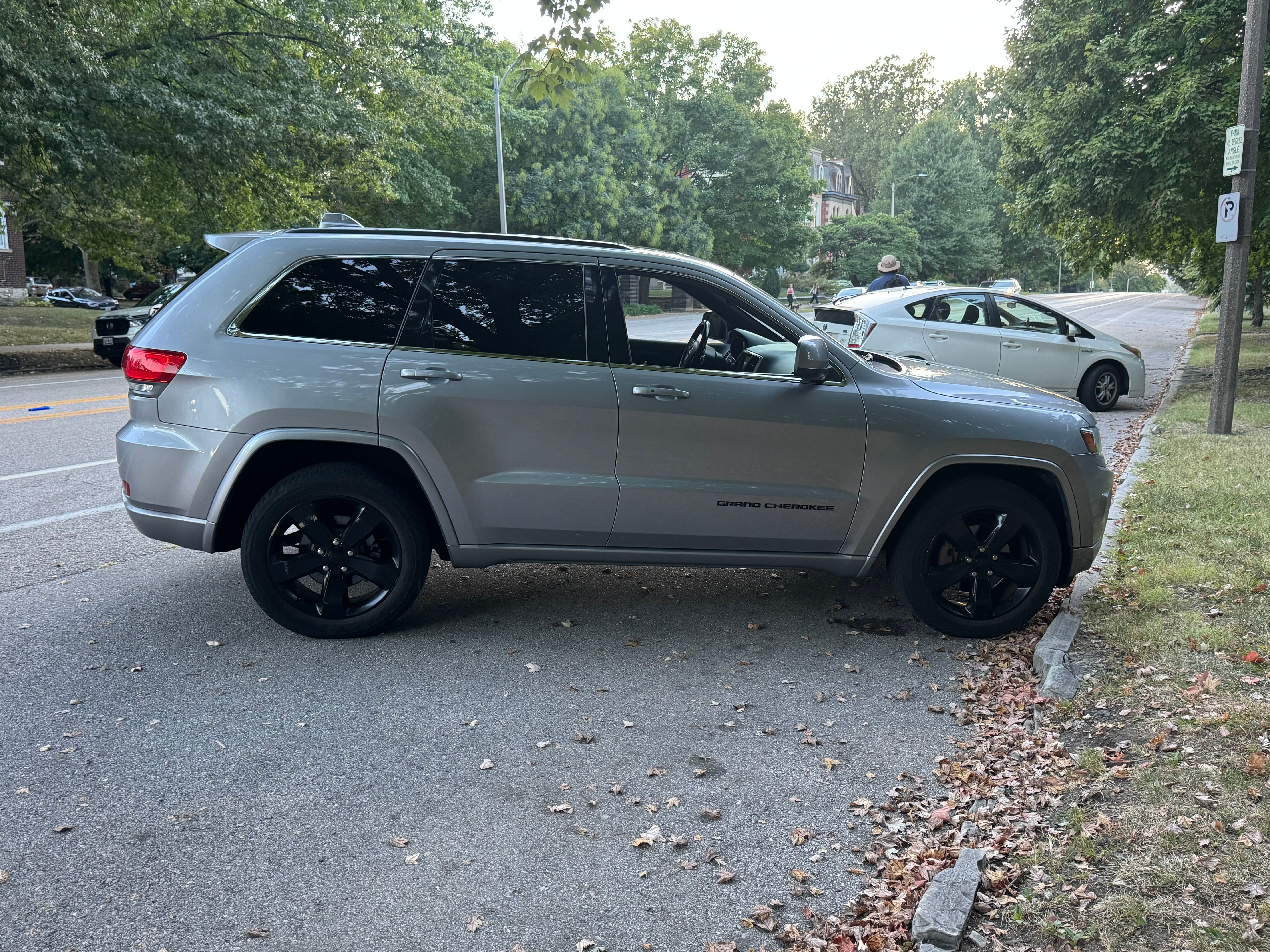 Used 2015 Jeep Grand Cherokee Altitude AWD/4WD image 6