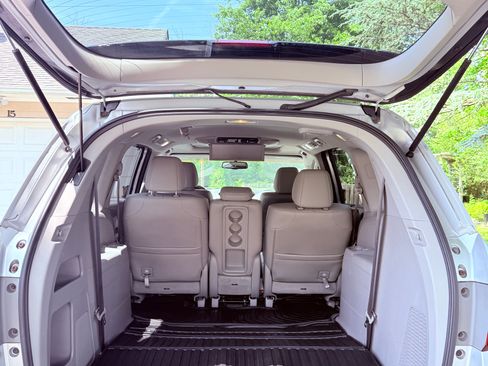 Used 2011 Honda Odyssey Touring Elite image 28