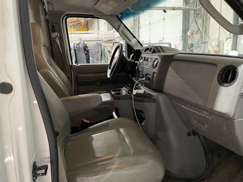Used 2019 Ford E-350 and Econoline 350 Super Duty w/ Power Windows & Locks Group image 5