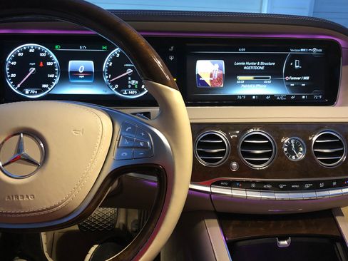 Used 2015 Mercedes-Benz S 550 4MATIC Sedan image 4