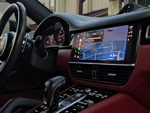 Used 2023 Porsche Cayenne Platinum Edition image 13