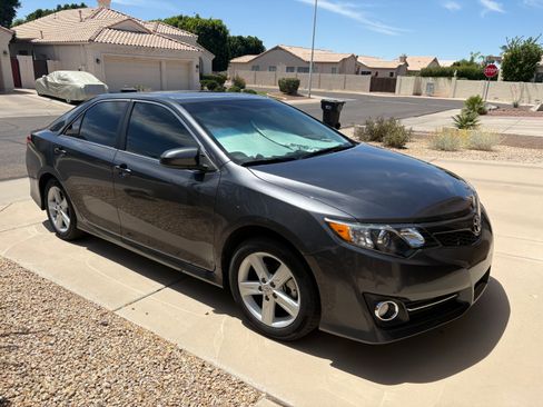 Used 2012 Toyota Camry SE FWD image 4