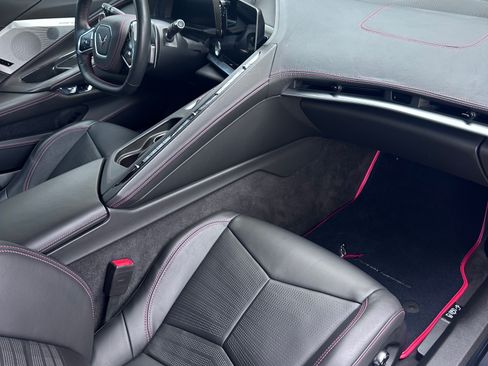 Used 2022 Chevrolet Corvette Stingray Premium Cpe w/ Z51 Performance Package RWD image 9