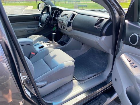 Used 2011 Toyota Tacoma 4x4 Double Cab w/ TRD Sport Pkg w/JBL Audio image 10