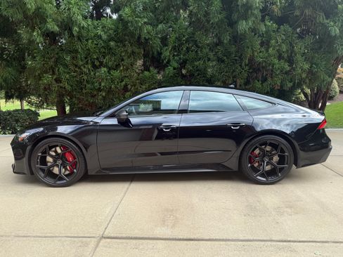 Used 2025 Audi RS 7 Performance w/ Matte Carbon Package image 8