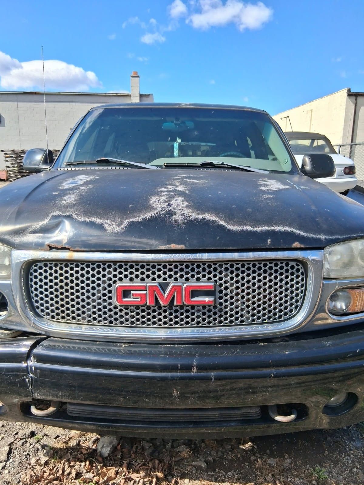 Used 2001 GMC Yukon Denali AWD/4WD image 1