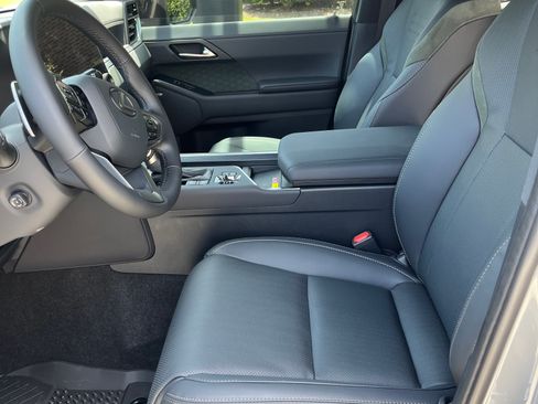 Used 2026 Lexus GX 550 AWD/4WD image 12