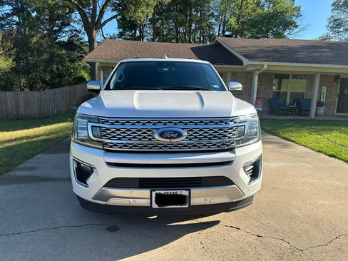 Used 2018 Ford Expedition Max Platinum image 2