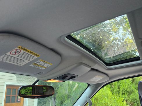 Used 2005 Ford Explorer Sport XLT image 9