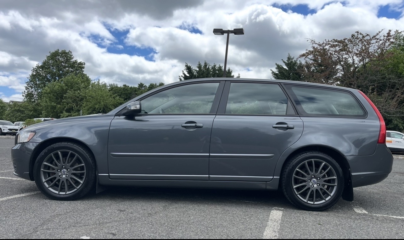 Used 2010 Volvo V50 2.4i FWD image 11