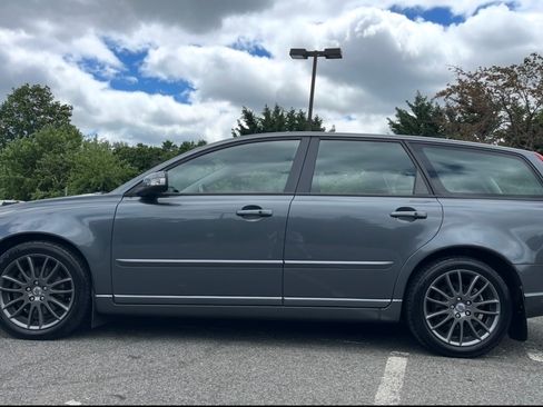 Used 2010 Volvo V50 2.4i FWD image 11