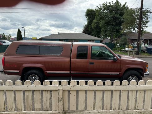 Used 1998 Chevrolet Silverado 2500 4x4 Extended Cab w/ Preferred Equipment Group 2 image 5