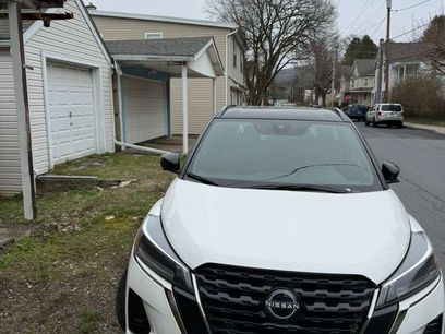 Used 2023 Nissan Kicks SR