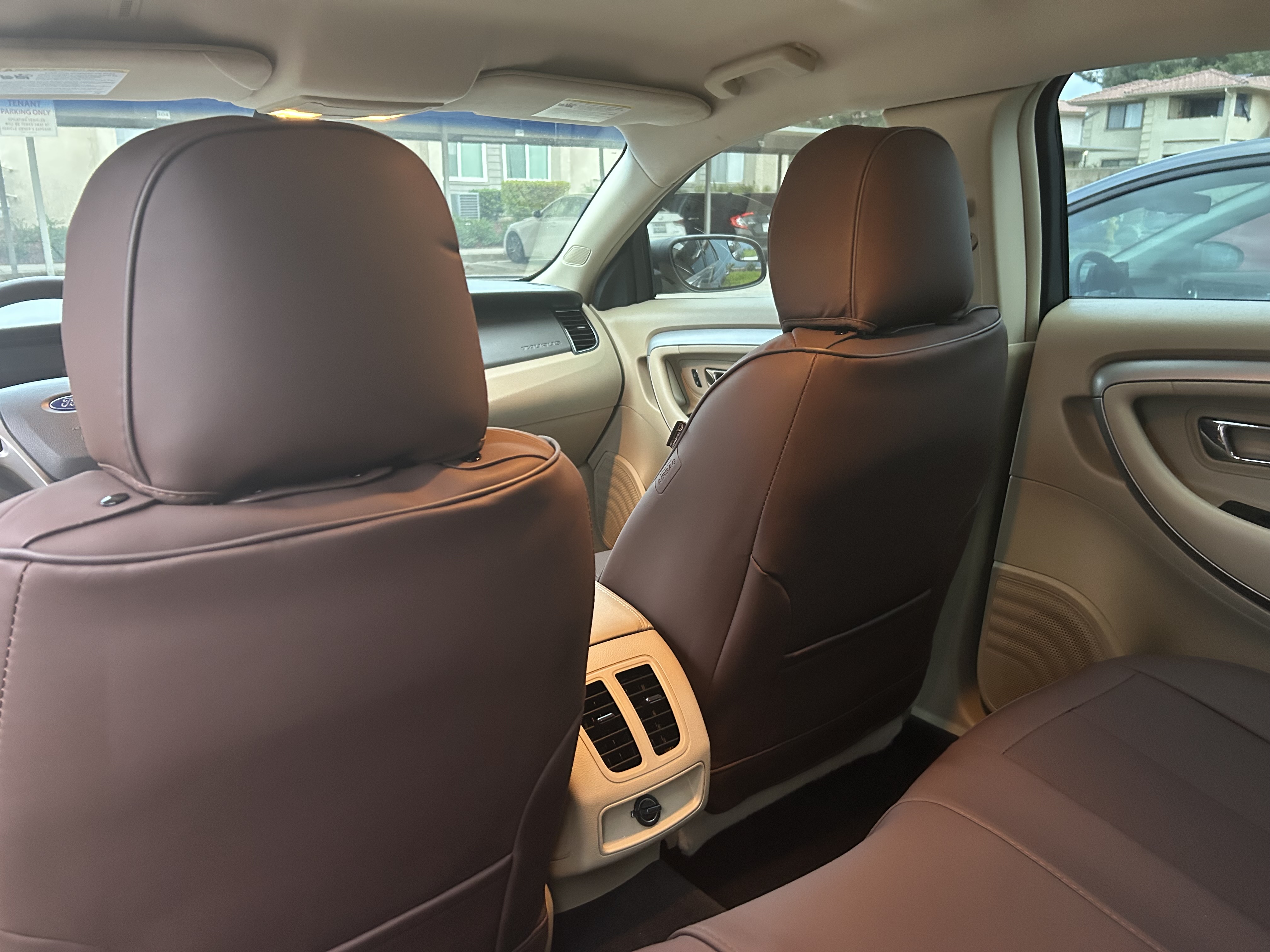 Used 2017 Ford Taurus SE FWD image 12