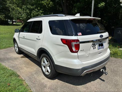 Used 2016 Ford Explorer XLT w/ Equipment Group 202A FWD image 4