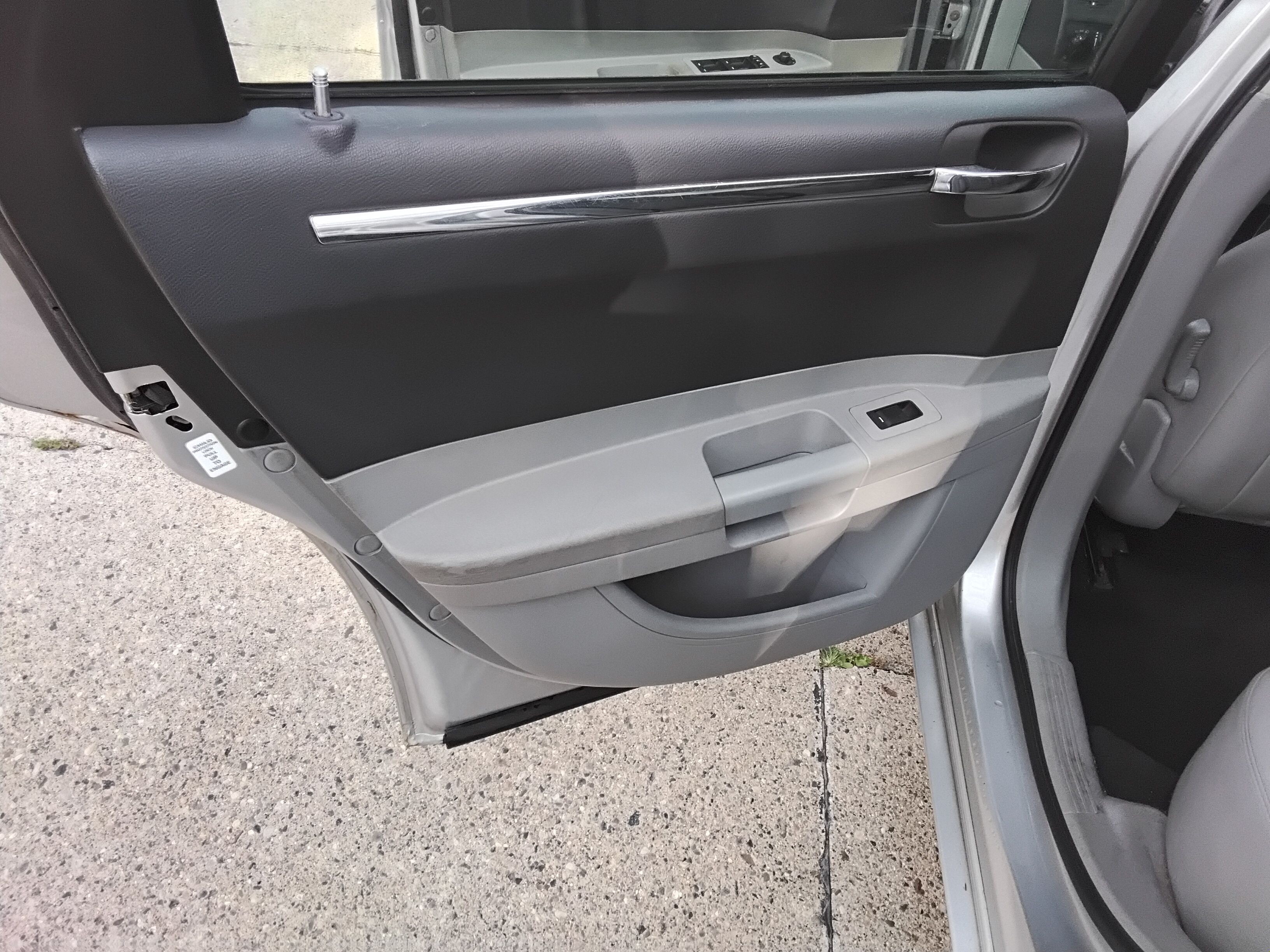 Used 2007 Chrysler 300 Touring w/ Protection Group RWD image 11