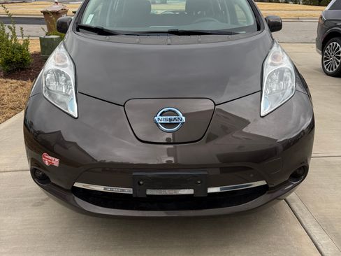 Used 2017 Nissan Leaf S w/ Charge Package image 2