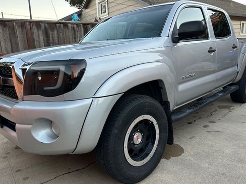 Used 2011 Toyota Tacoma PreRunner image 4