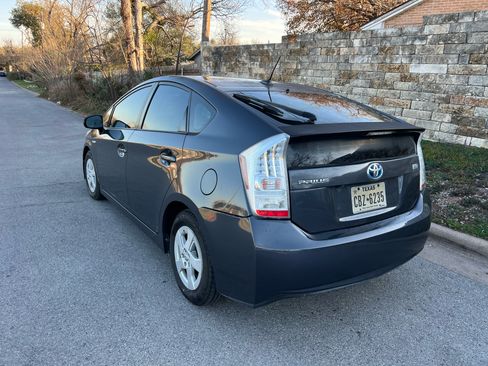 Used 2010 Toyota Prius Five image 2