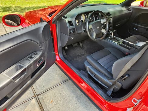 Used 2009 Dodge Challenger R/T image 9
