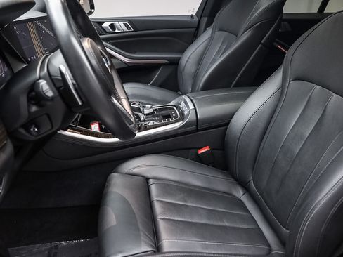 Used 2019 BMW X5 xDrive50i w/ M Sport Package AWD/4WD image 16