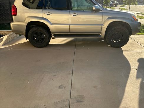 Used 2005 Lexus GX 470 image 2