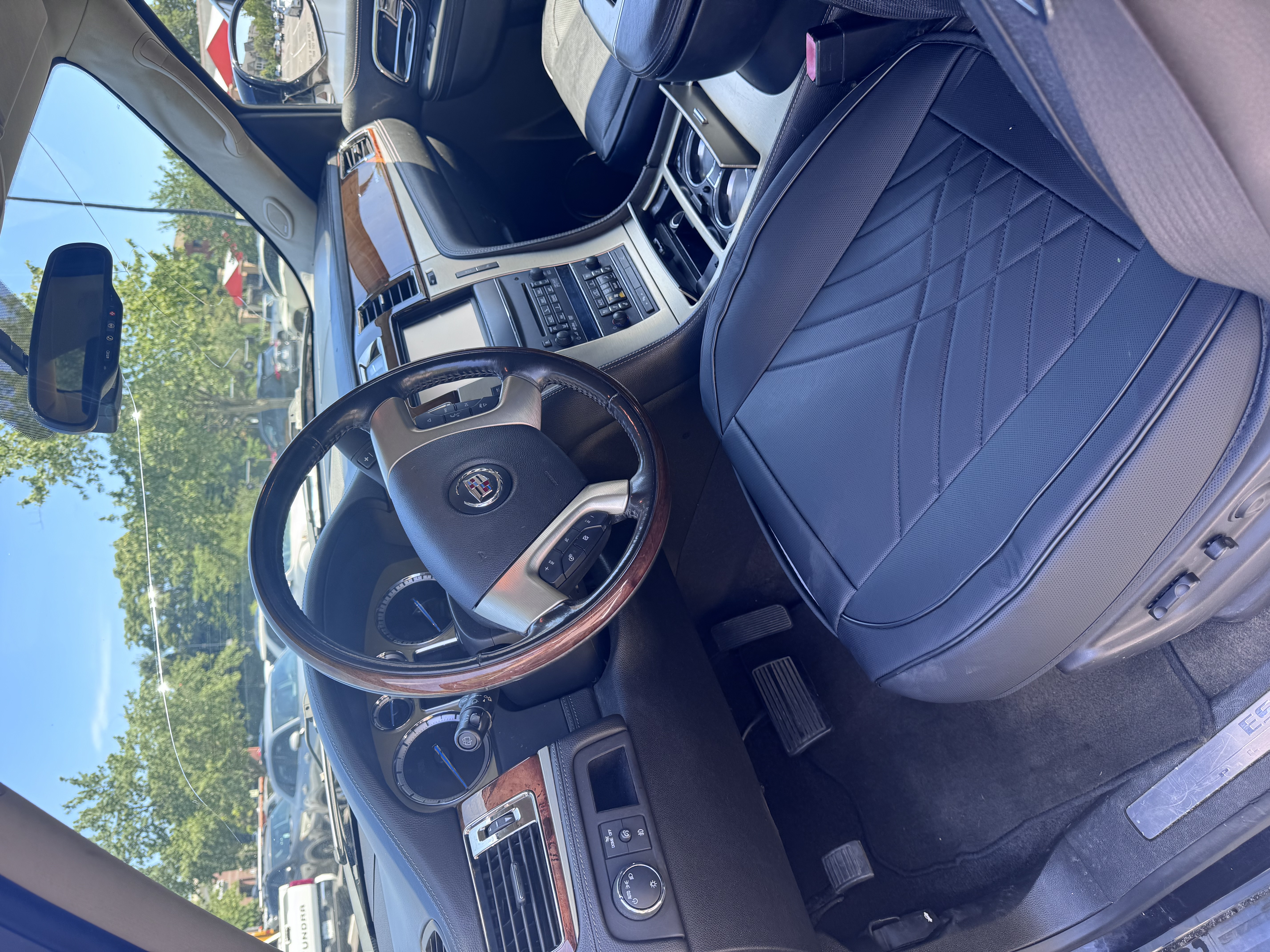 Used 2012 Cadillac Escalade ESV Platinum AWD/4WD image 11