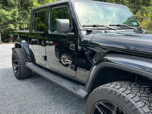 Used 2021 Jeep Gladiator Sport image 11