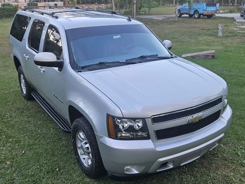 Used 2010 Chevrolet Suburban 2500 LT image 2