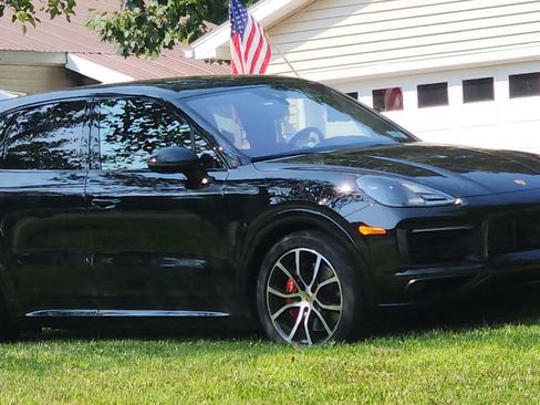 Used 2023 Porsche Cayenne GTS image 6